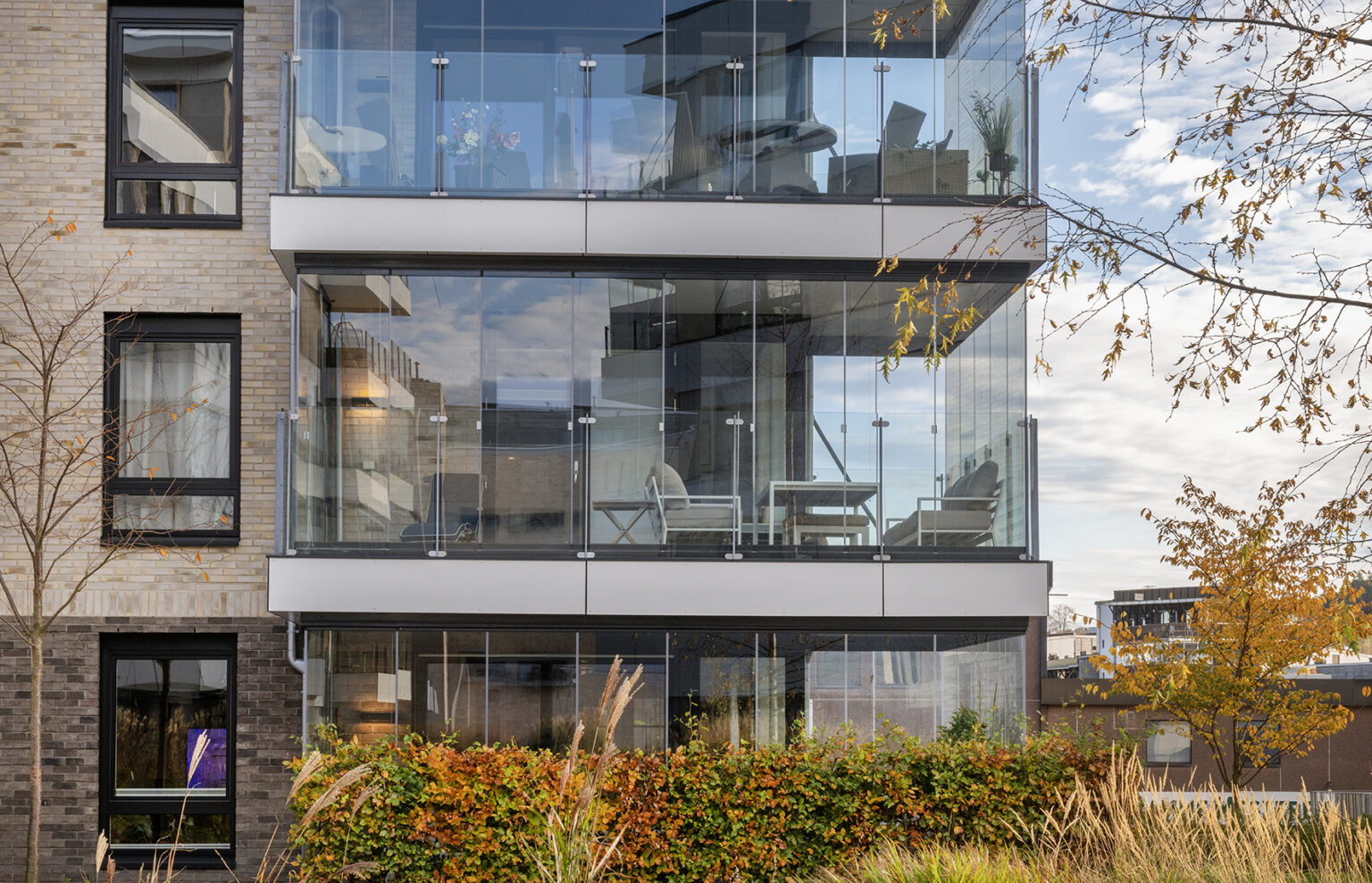 Integrated Railings - Legacy Walls